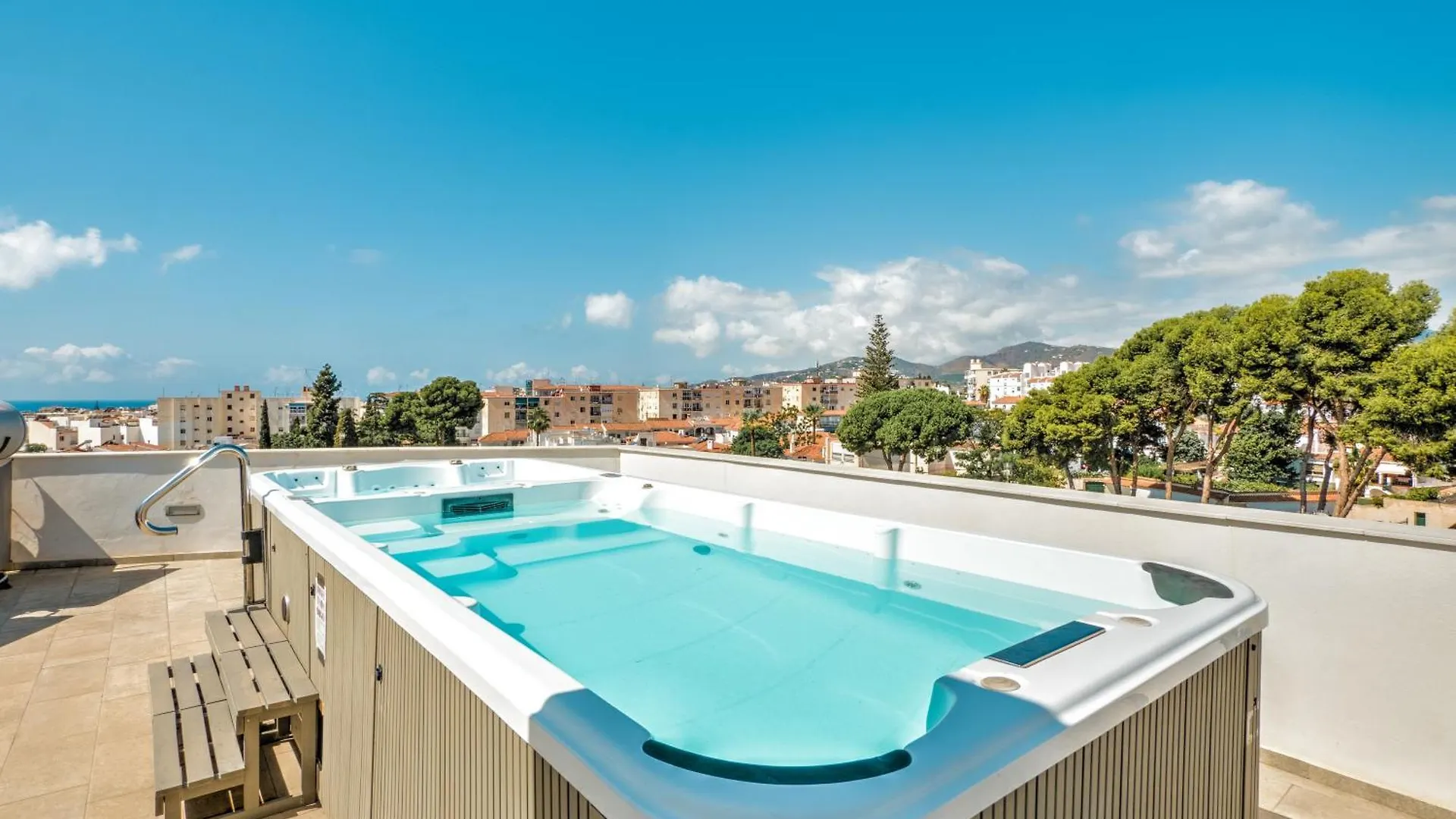 Modern Apartment With Best Location Parador, Nerja