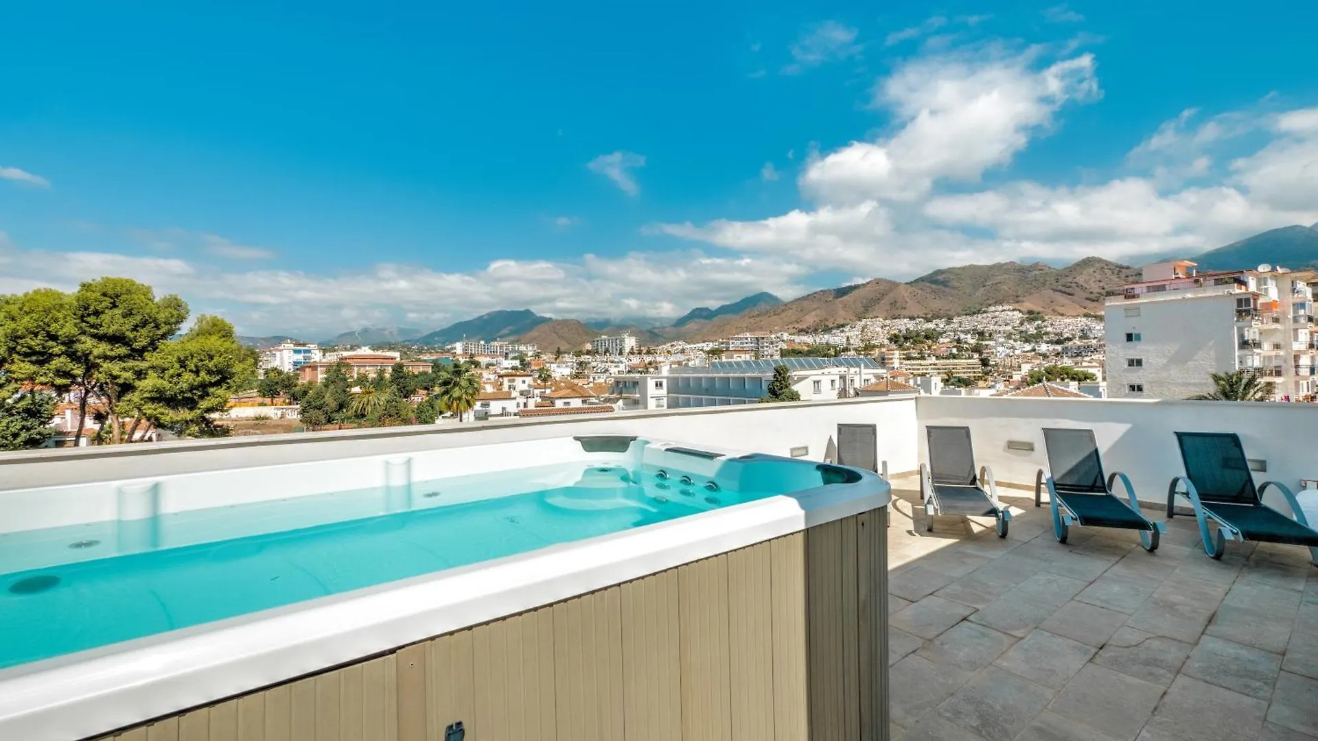 Modern Apartment With Best Location Parador, Nerja