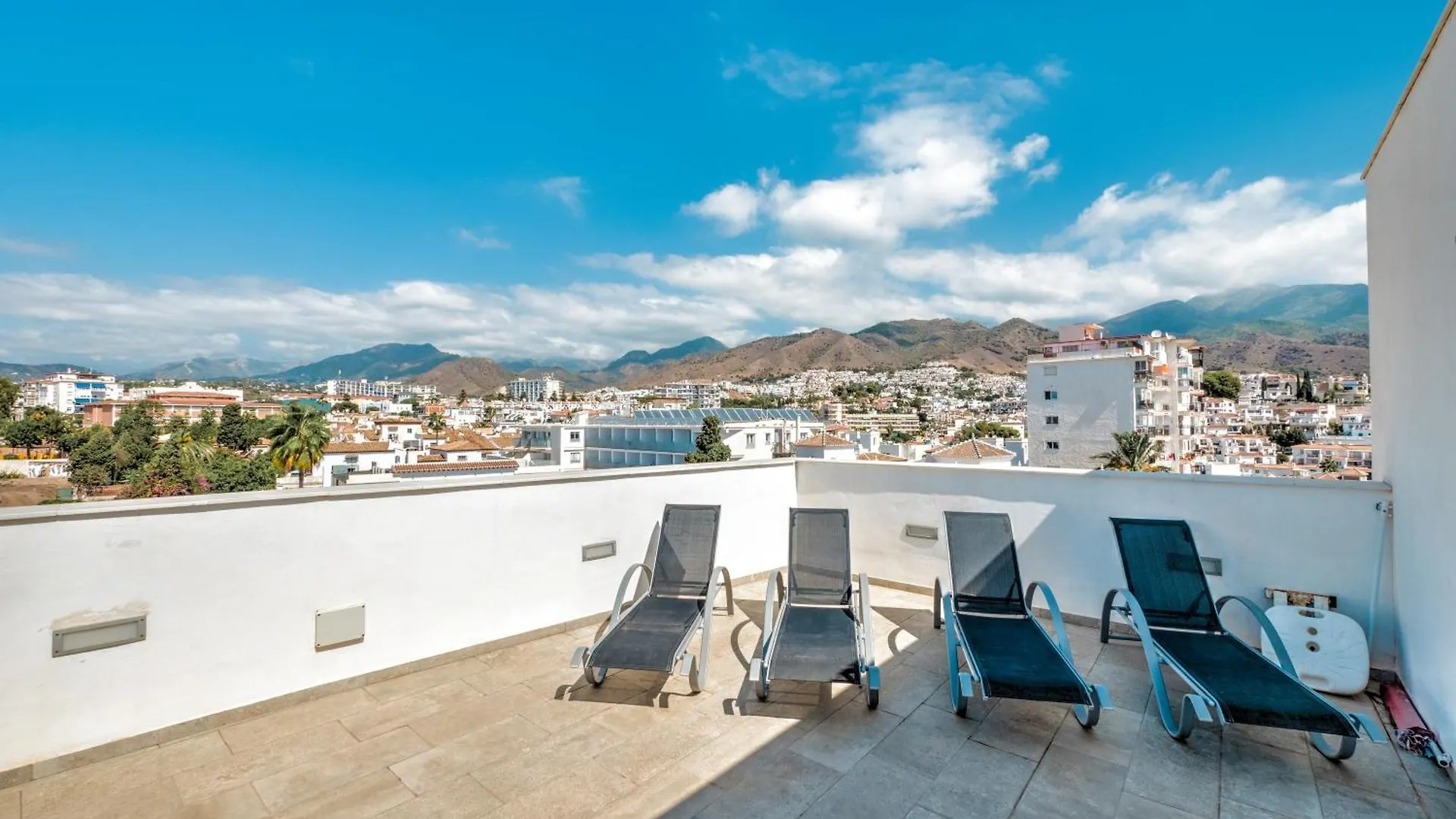 Modern Apartment With Best Location Parador, Nerja