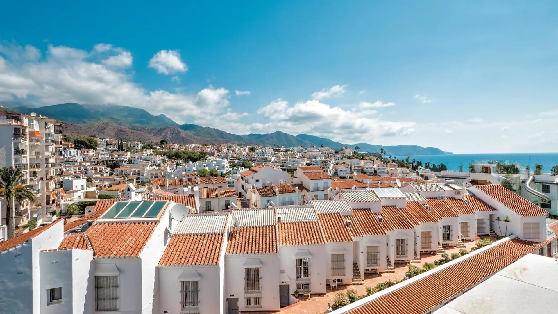 Modern Apartment With Best Location Parador, Nerja