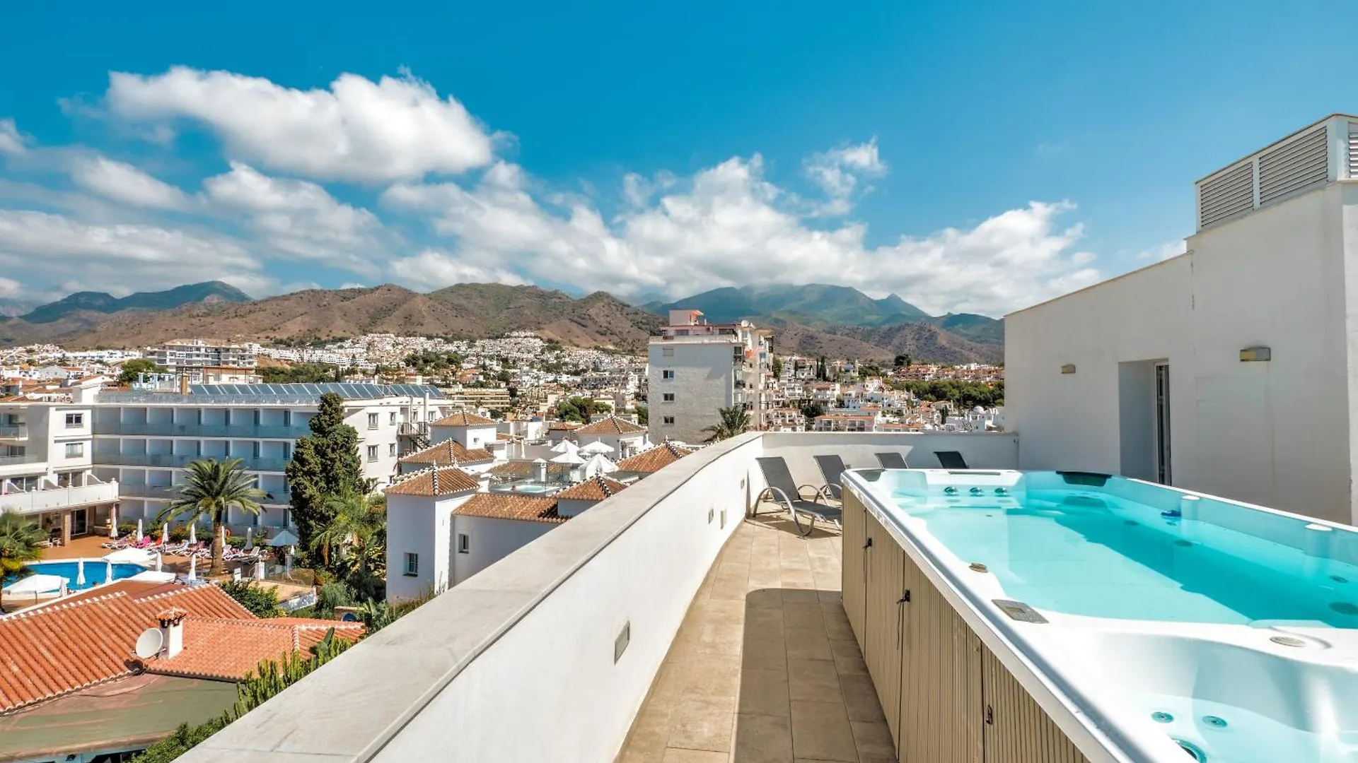 Modern Apartment With Best Location Parador, Nerja