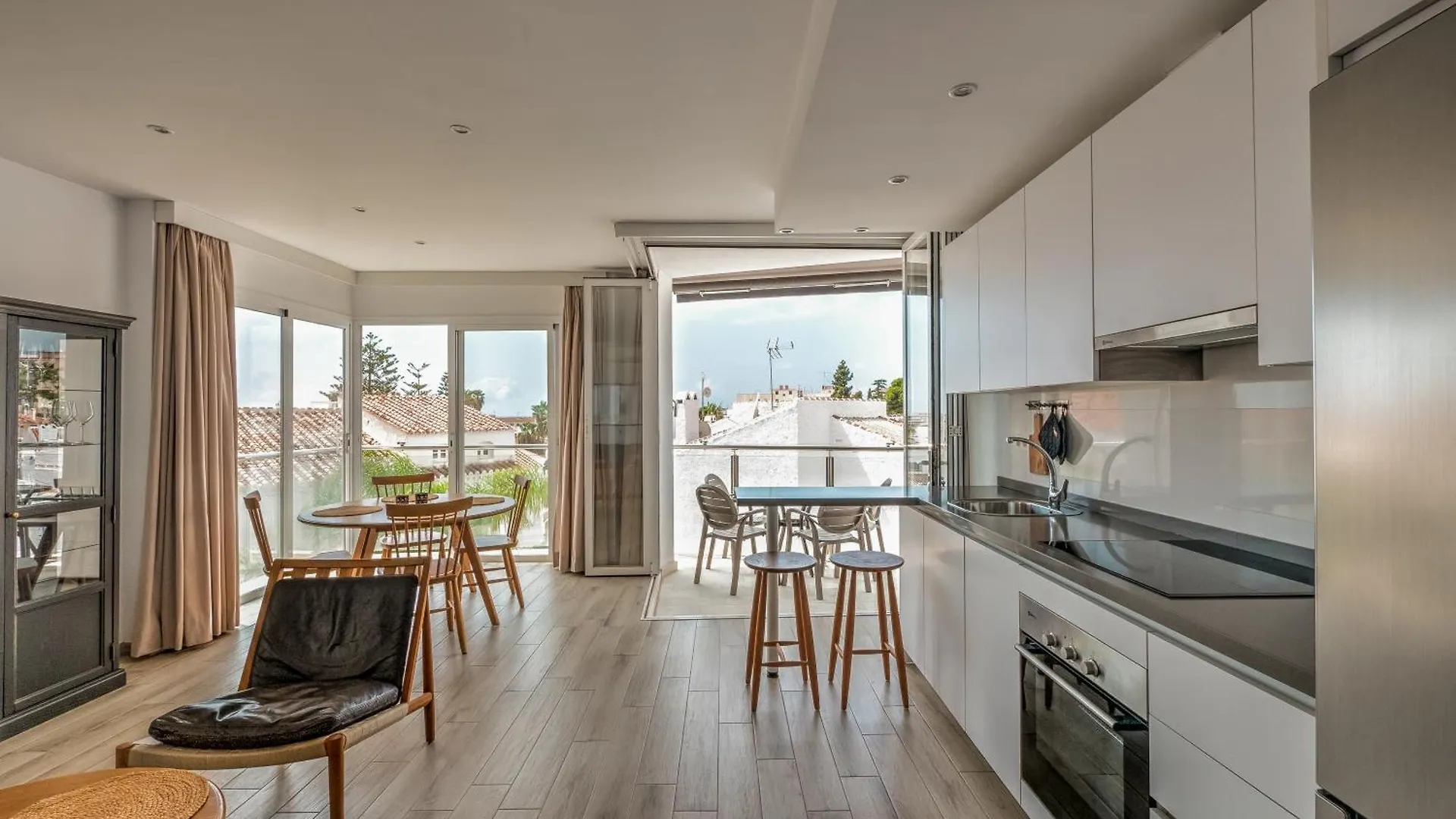 Modern Apartment With Best Location Parador, Nerja